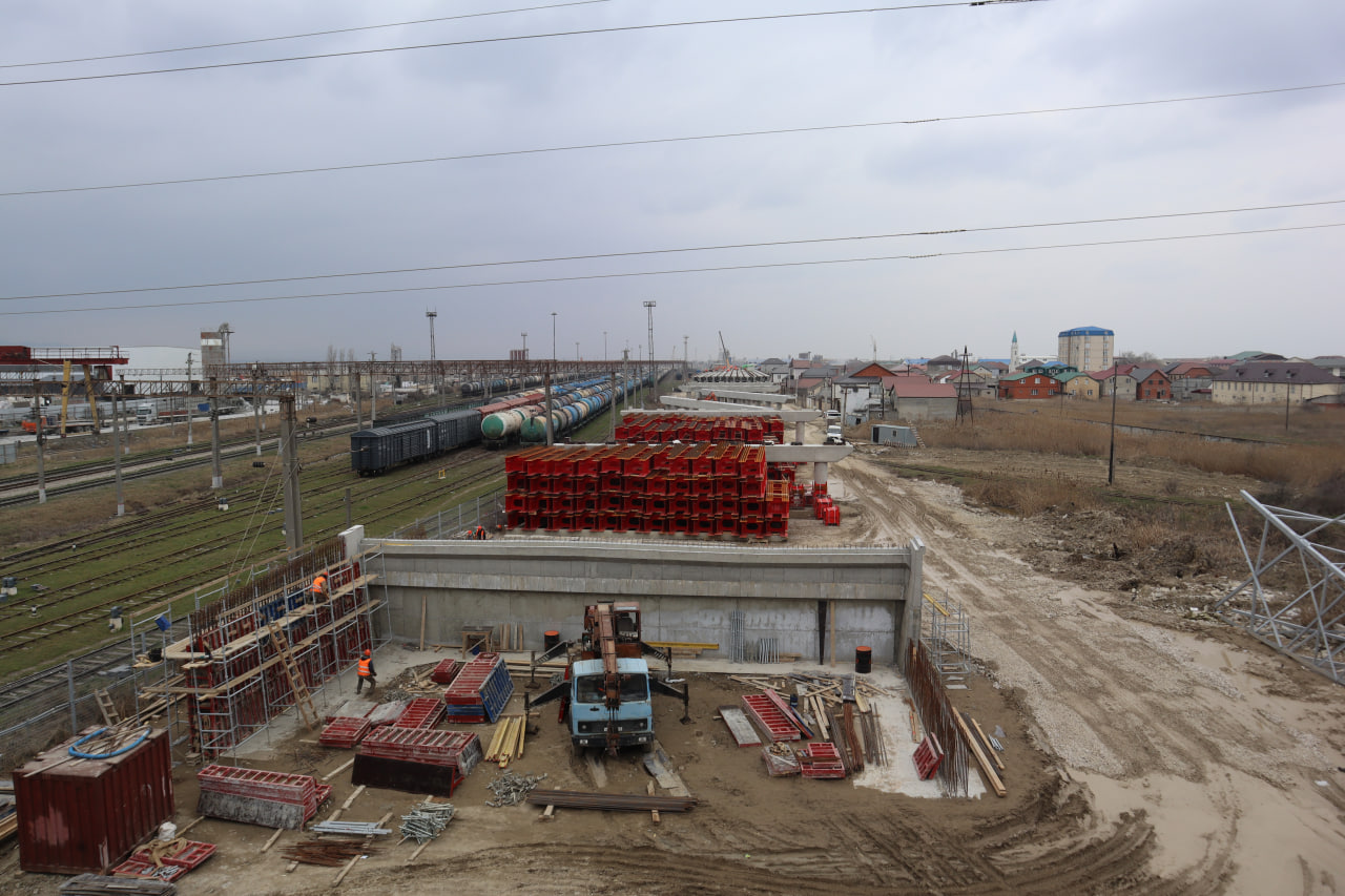 В Дагестане продолжается строительство подъездной дороги к Махачкалинскому порту по нацпроекту